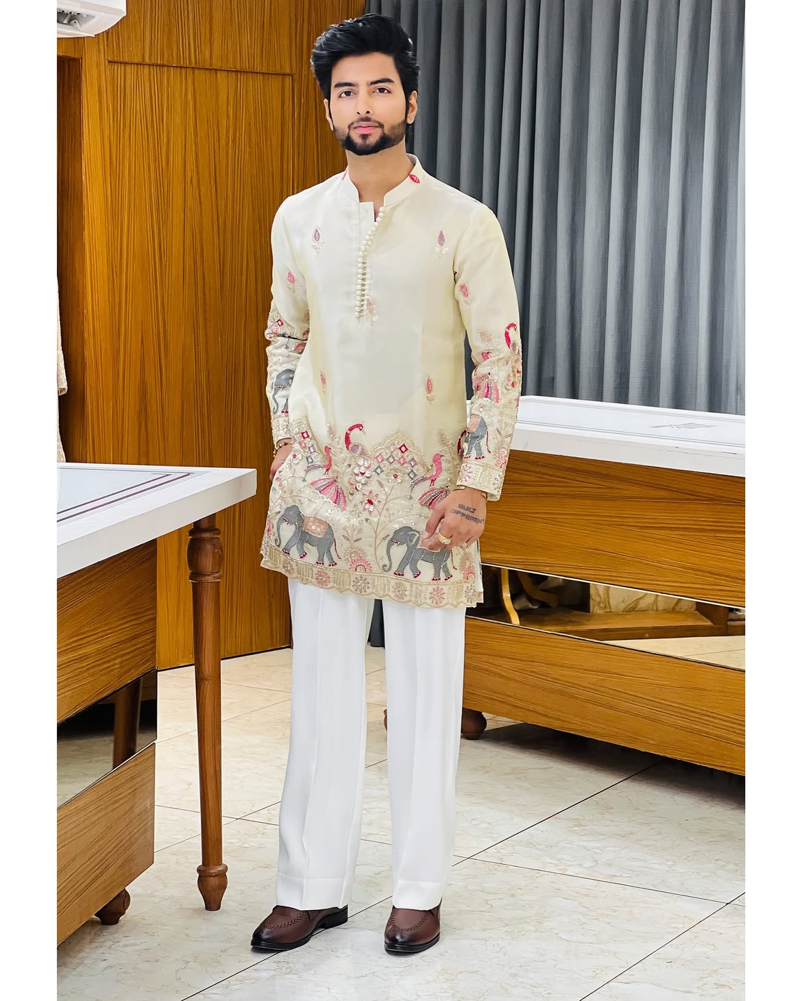 Men's Off White Embroidered Designer Kurta